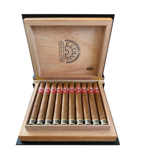 Load image into Gallery viewer, H. Upmann Super Magnum - Colección Habanos Edición 2020 Book