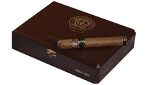 Load image into Gallery viewer, But Cuban cigar Montecristo - Linea 1935 Leyenda Online Box 20